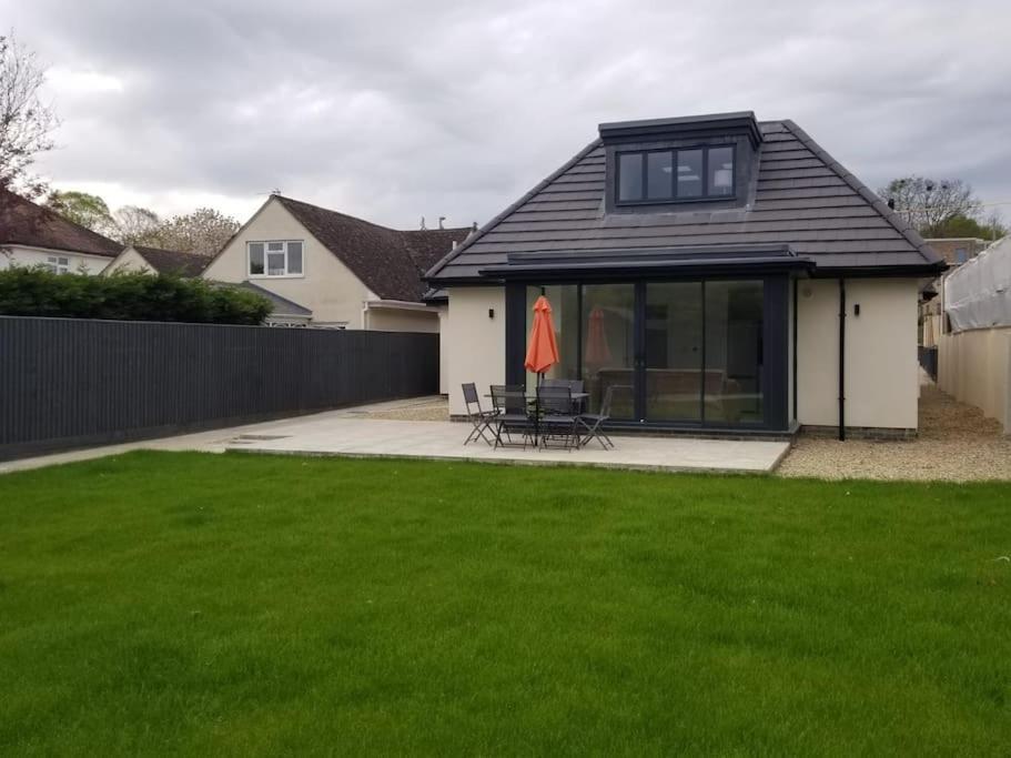 Orchid Lodge - Two Bed Generous Flat - Parking, Netflix, Wifi - Close To Blenheim Palace & Oxford - F4 كيدلينغتون المظهر الخارجي الصورة