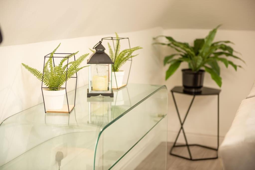 Orchid Lodge - Two Bed Generous Flat - Parking, Netflix, Wifi - Close To Blenheim Palace & Oxford - F4 كيدلينغتون المظهر الخارجي الصورة