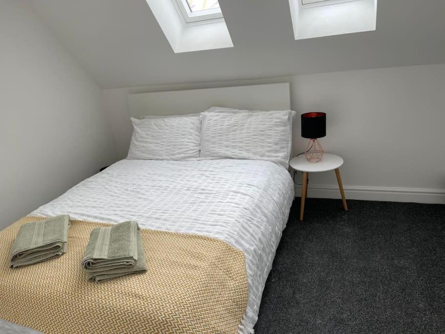 Orchid Lodge - Two Bed Generous Flat - Parking, Netflix, Wifi - Close To Blenheim Palace & Oxford - F4 كيدلينغتون المظهر الخارجي الصورة
