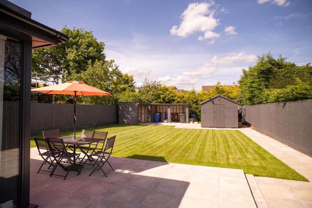 Orchid Lodge - Two Bed Generous Flat - Parking, Netflix, Wifi - Close To Blenheim Palace & Oxford - F4 كيدلينغتون المظهر الخارجي الصورة