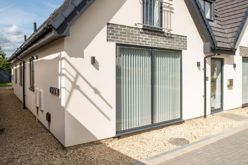 Orchid Lodge - Two Bed Generous Flat - Parking, Netflix, Wifi - Close To Blenheim Palace & Oxford - F4 كيدلينغتون المظهر الخارجي الصورة