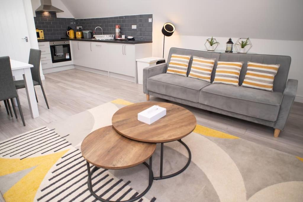 Orchid Lodge - Two Bed Generous Flat - Parking, Netflix, Wifi - Close To Blenheim Palace & Oxford - F4 كيدلينغتون المظهر الخارجي الصورة