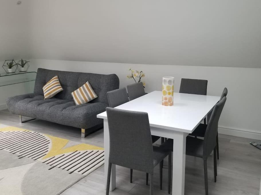 Orchid Lodge - Two Bed Generous Flat - Parking, Netflix, Wifi - Close To Blenheim Palace & Oxford - F4 كيدلينغتون المظهر الخارجي الصورة