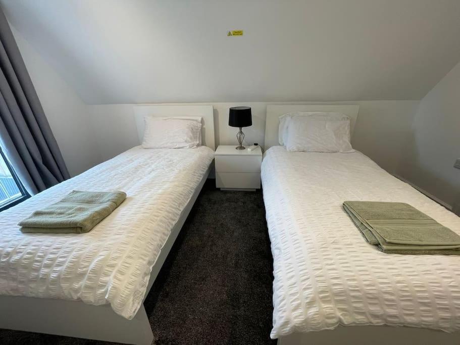 Orchid Lodge - Two Bed Generous Flat - Parking, Netflix, Wifi - Close To Blenheim Palace & Oxford - F4 كيدلينغتون المظهر الخارجي الصورة